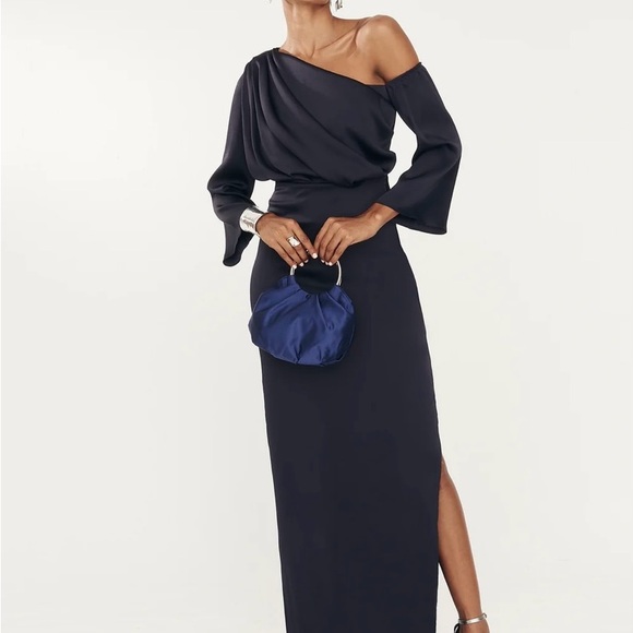 Elegant One Shoulder Black Dress - Picture 1 of 3